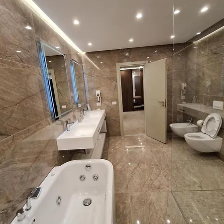 Aross Hotel
