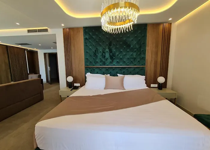 Aross فندق Kanine